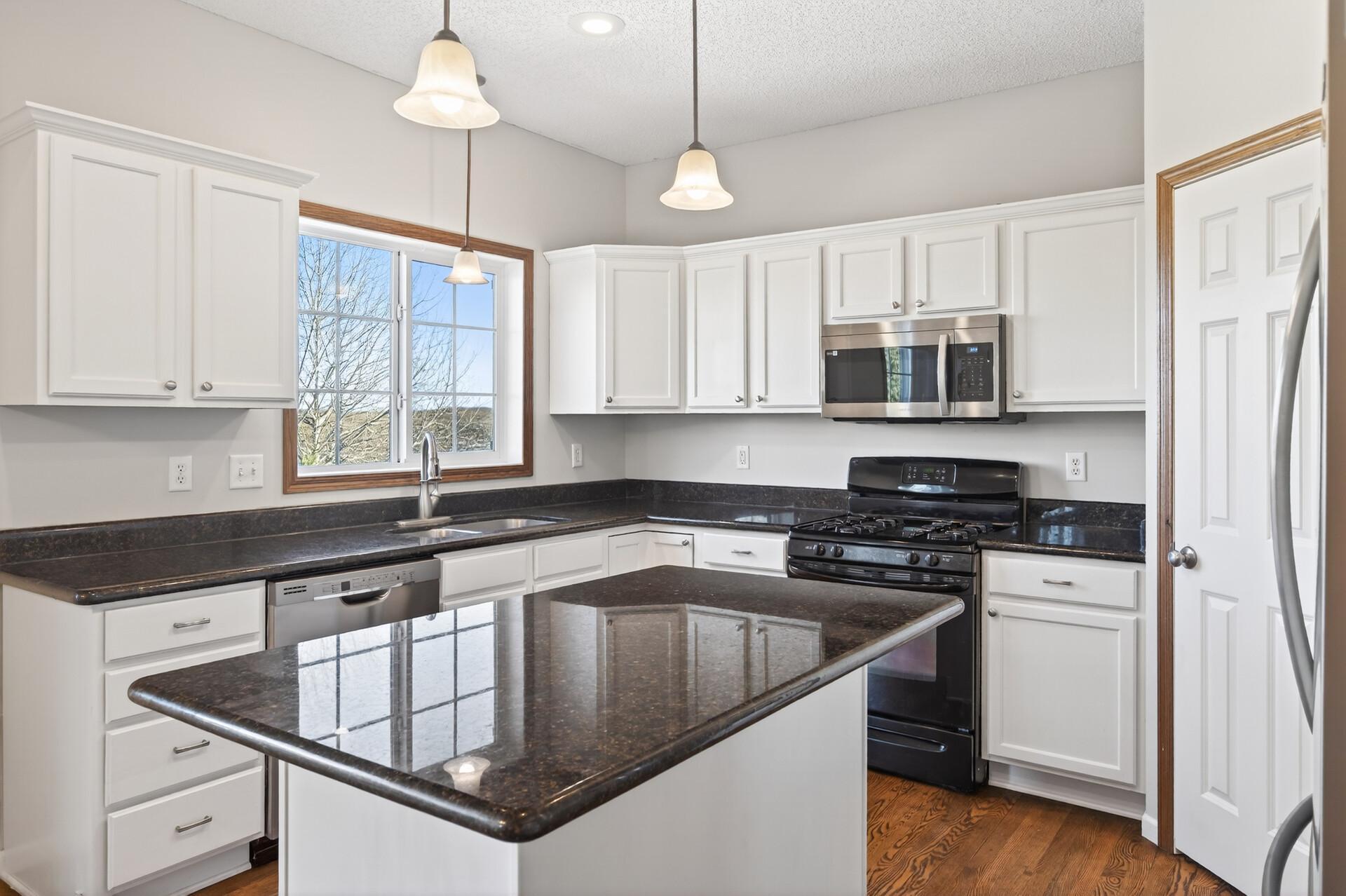 921 Hope Avenue Jordan, MN 55352 - Photo 3 of 31