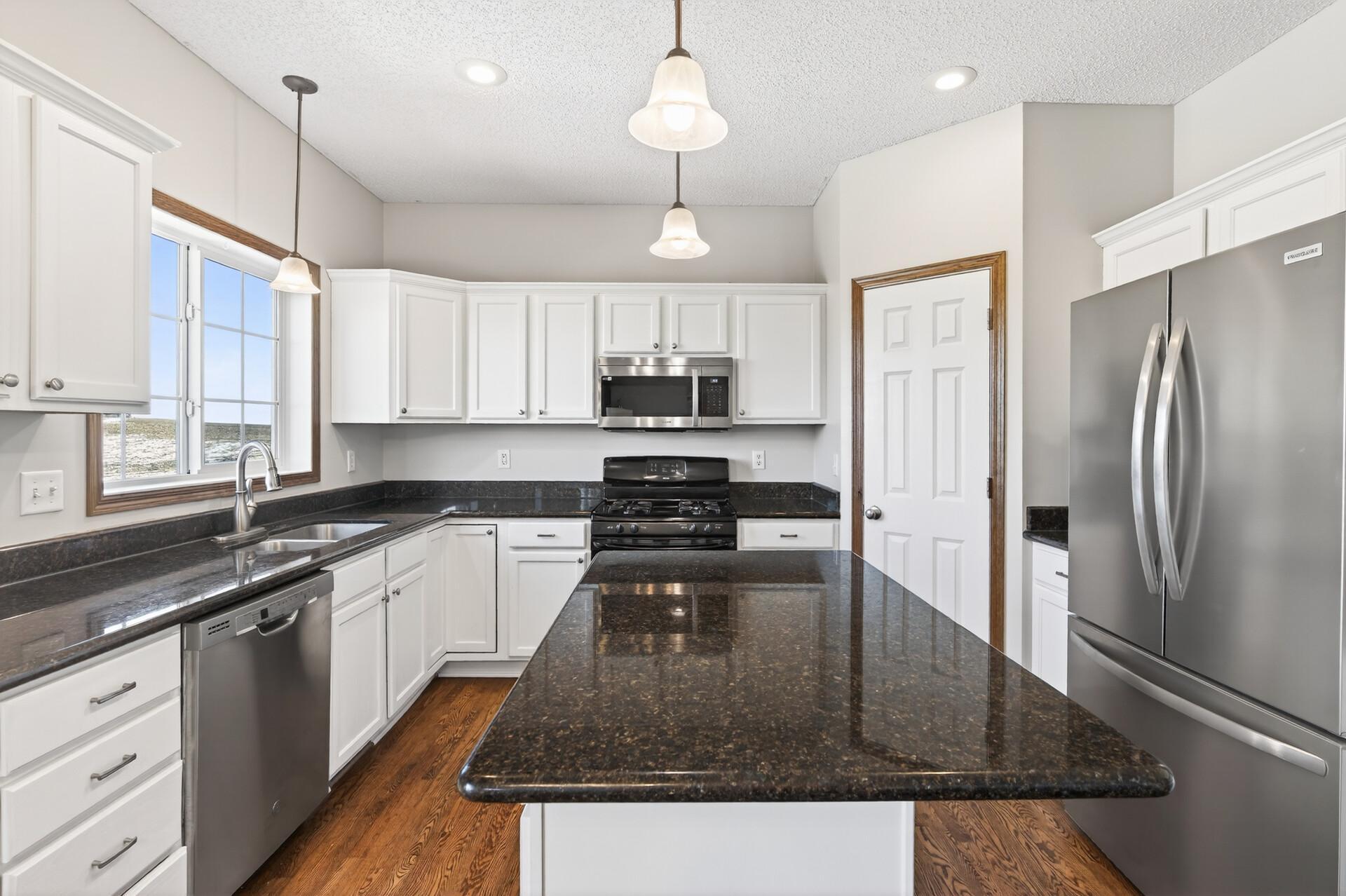 921 Hope Avenue Jordan, MN 55352 - Photo 4 of 31