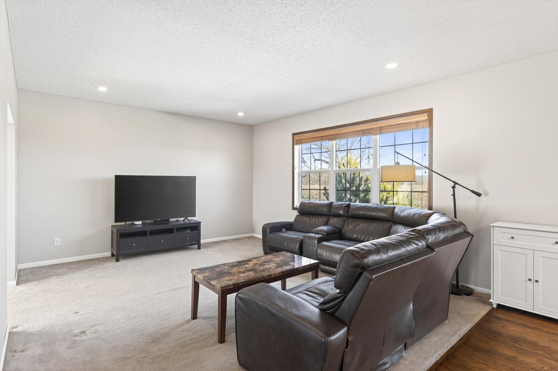 921 Hope Avenue Jordan, MN 55352 - Photo 7 of 31