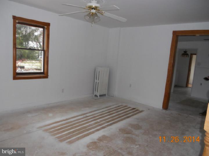 17 Polk Street Riverside, NJ 08075 - Photo 6 of 15 Living Room