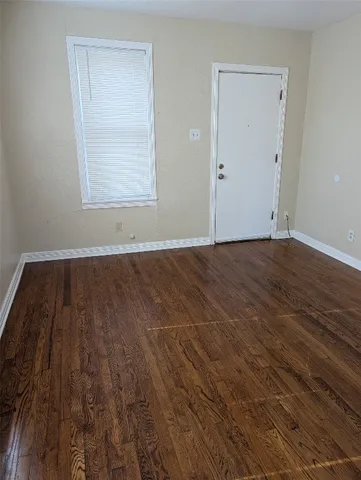 $1,695 | 724 West 8th Street, Taylor, TX 76574