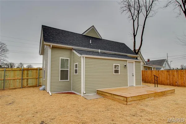 $179,200 | 236 West Delmar Avenue, Godfrey, IL 62035