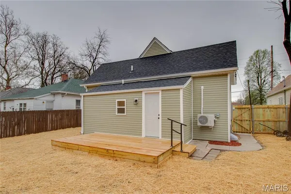 $179,200 | 236 West Delmar Avenue, Godfrey, IL 62035