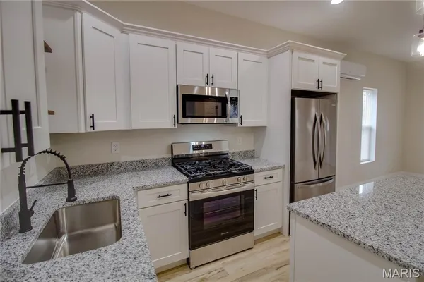 $179,200 | 236 West Delmar Avenue, Godfrey, IL 62035