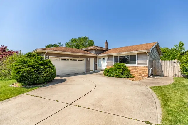 $360,000 | 8624 Garfield Avenue, Munster, IN 46321