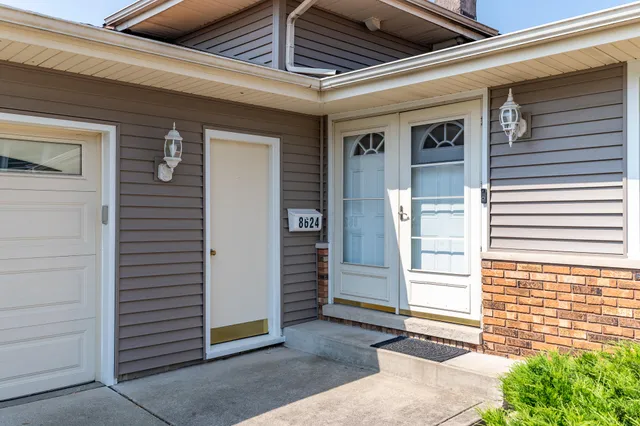 $360,000 | 8624 Garfield Avenue, Munster, IN 46321