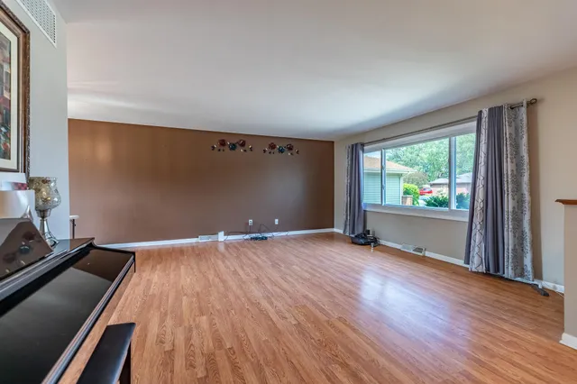 $360,000 | 8624 Garfield Avenue, Munster, IN 46321