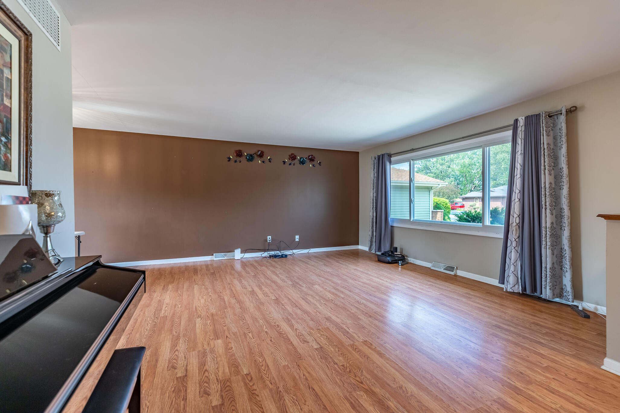 8624 Garfield Avenue Munster, IN 46321 - Photo 9 of 29 2054x1369