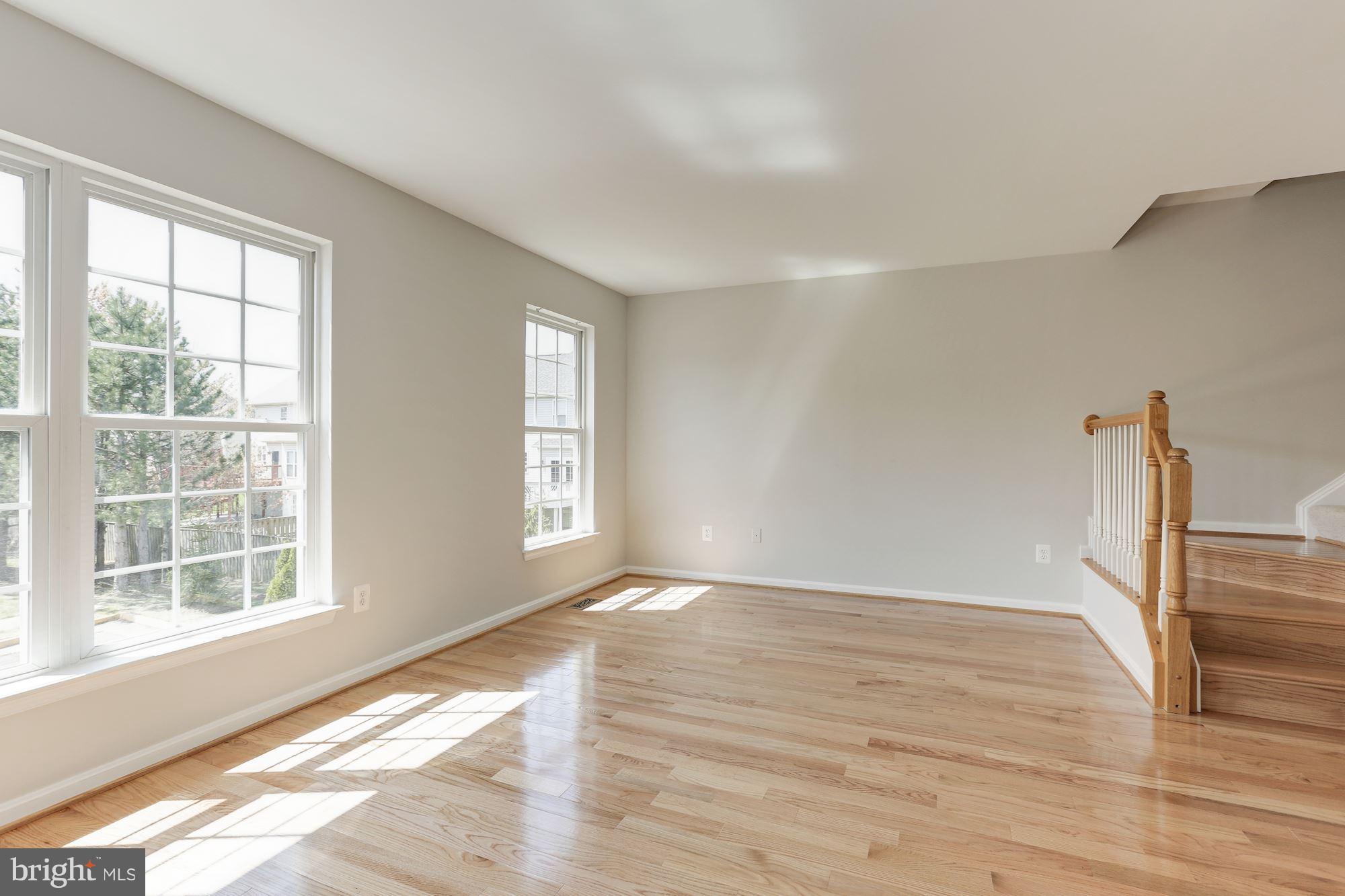 6326 Deer Ridge Trail Springfield, VA 22150 - Photo 12 of 30 Living Room