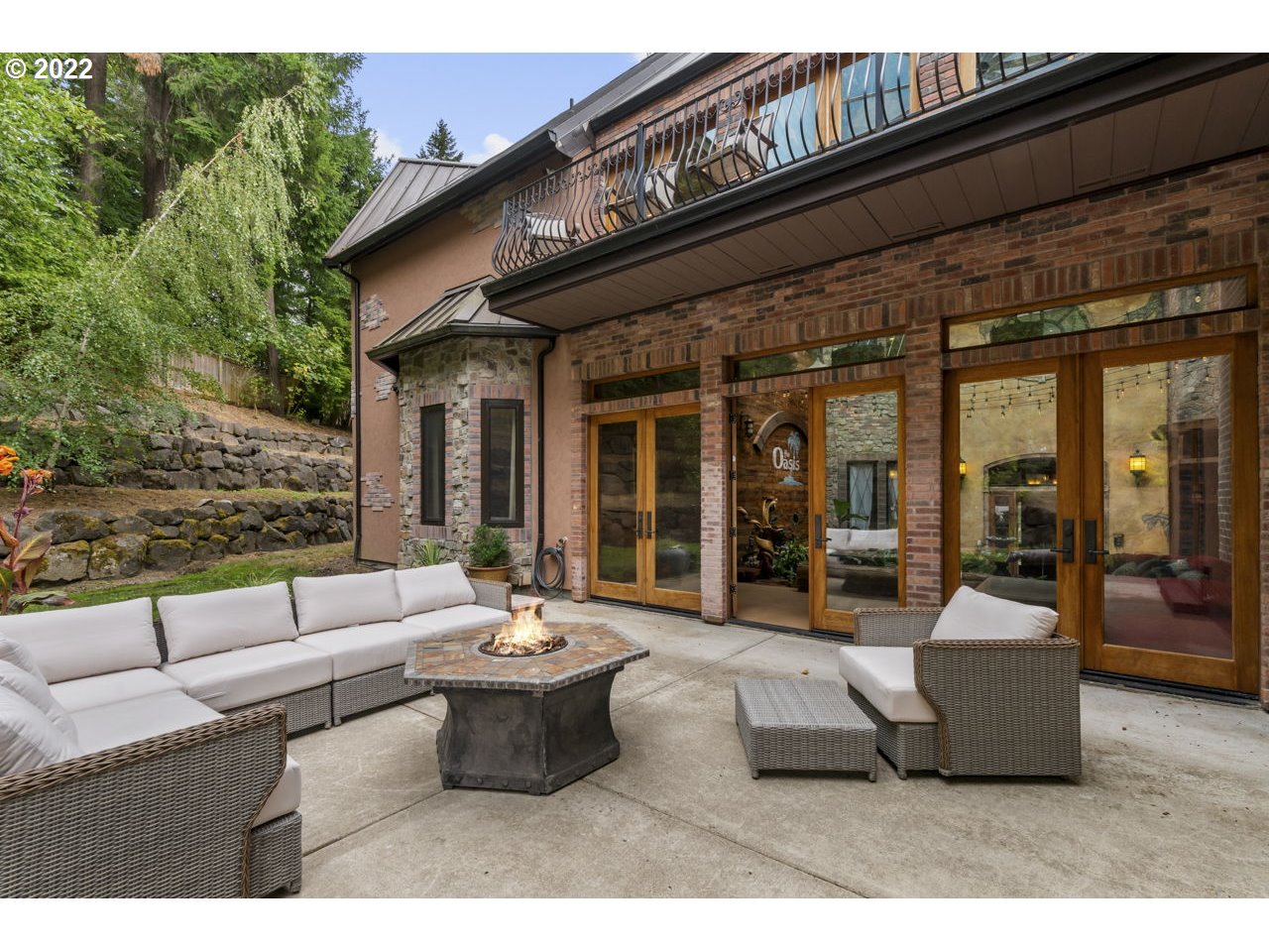 14125 Northwest Germantown Road Portland, OR 97231 - Photo 27 of 32 a view of living room filled with furniture