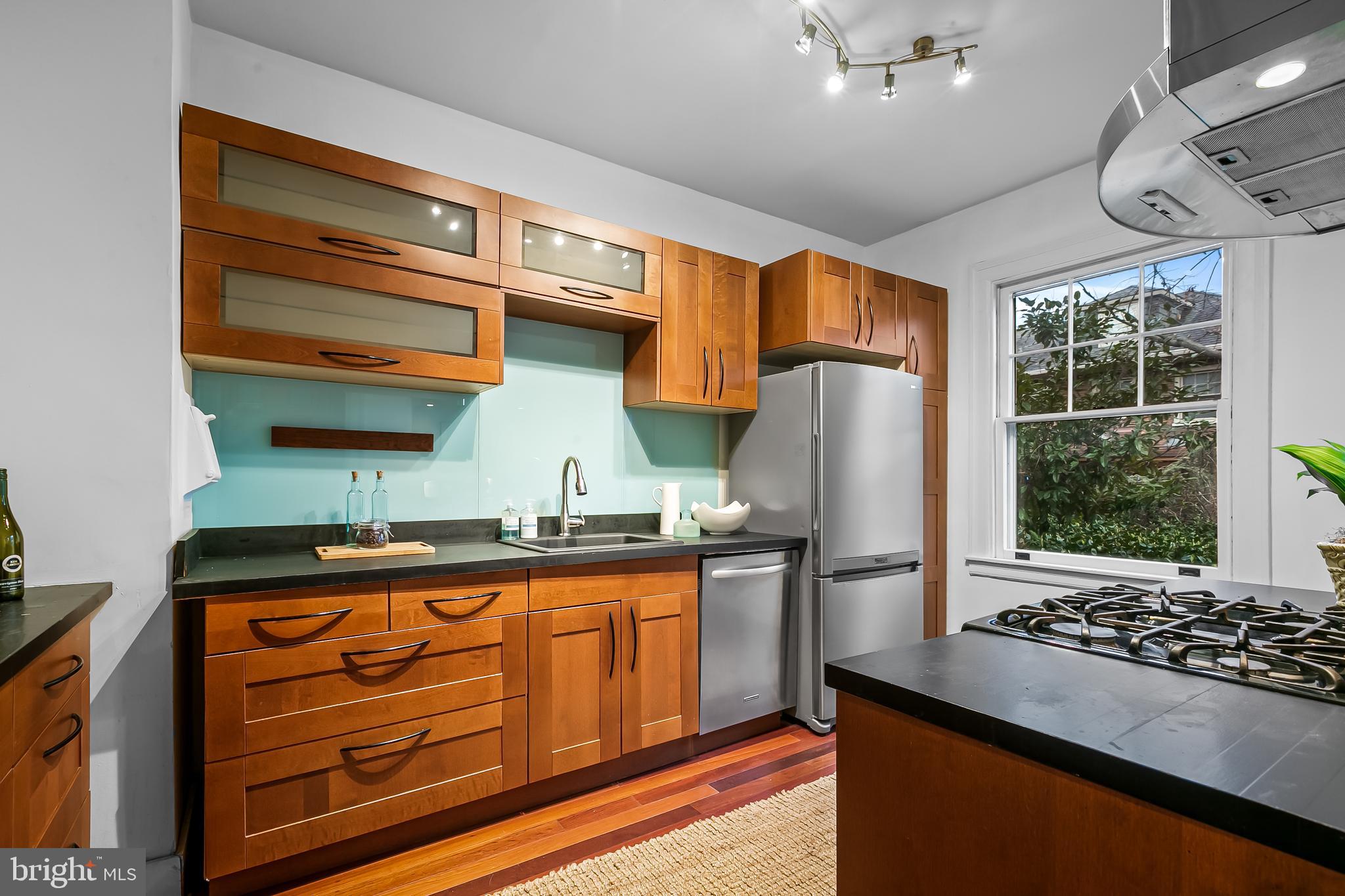 3950 Cloverhill Road Baltimore, MD 21218 - Photo 15 of 47