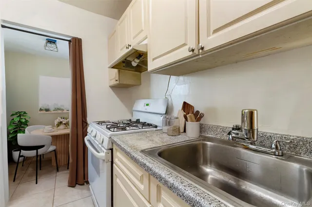 $275,000 | 900 Midland Avenue, Unit 2E, Yonkers, NY 10704