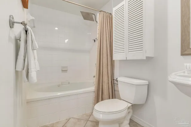 a bathroom with a toilet and a bathtub