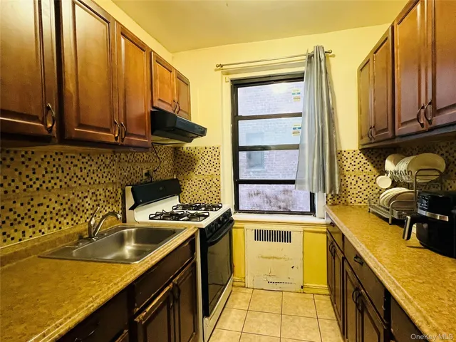 $289,000 | 92-11 35th Avenue, Unit 4N | Jackson Heights