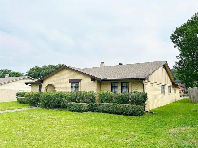 $2,295 | 2910 Portsmouth Drive, Mesquite, TX 75149