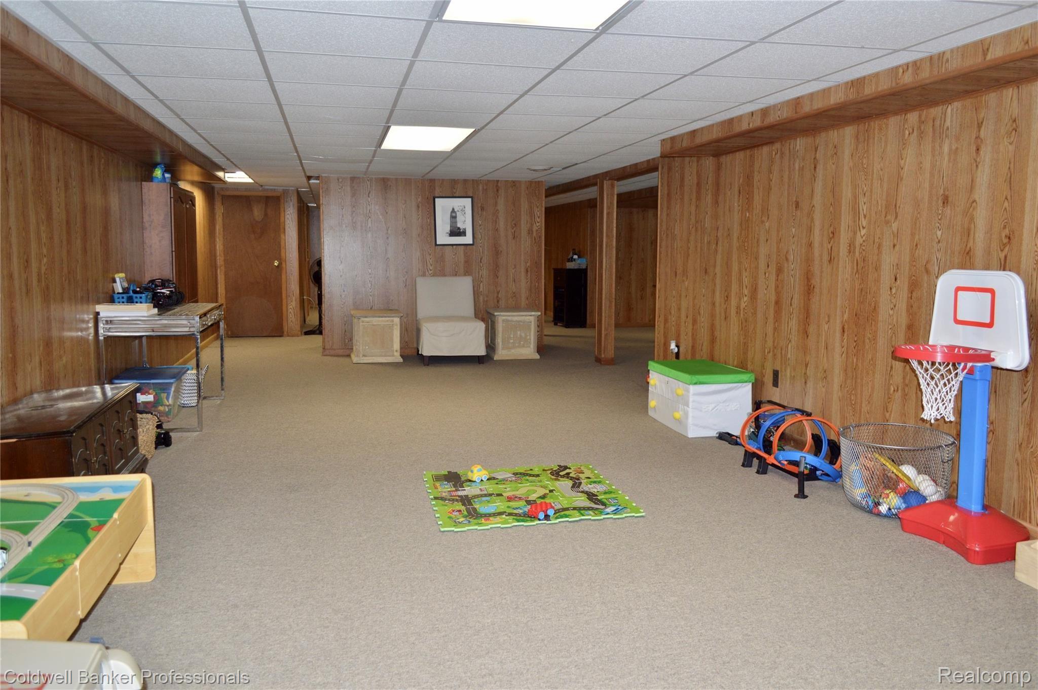 34501 Quaker Valley Road Farmington, MI 48331 - Photo 37 of 43 Rec Room
