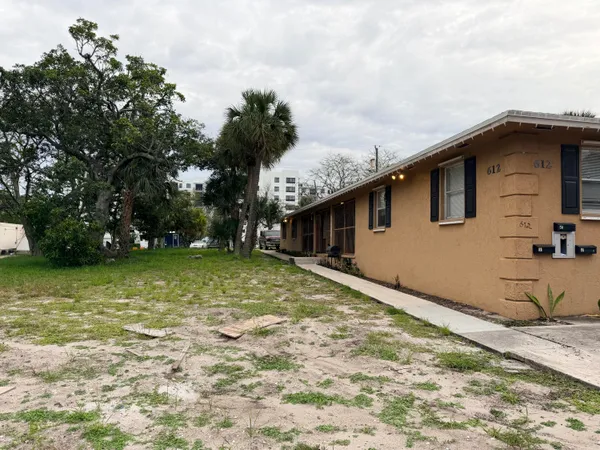 $2,400 | 612 4th Street, West Palm Beach, FL 33401