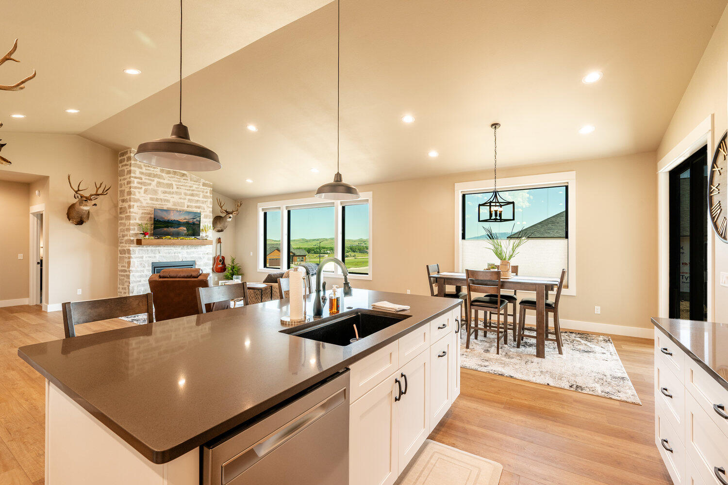 388 Legacy Road Sheridan, WY 82801 - Photo 10 of 27 6 Dining