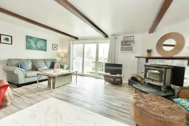 $2,300 | 81 Wilson Pond Road, Swanzey, NH 03431