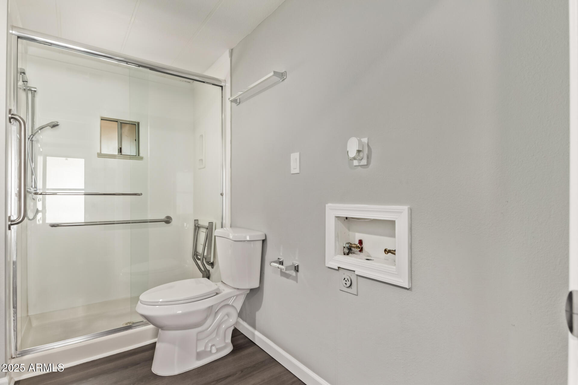 303 South Recker Road, Unit 200 Mesa, AZ 85206 - Photo 21 of 29 a bathroom with a toilet sink and shower