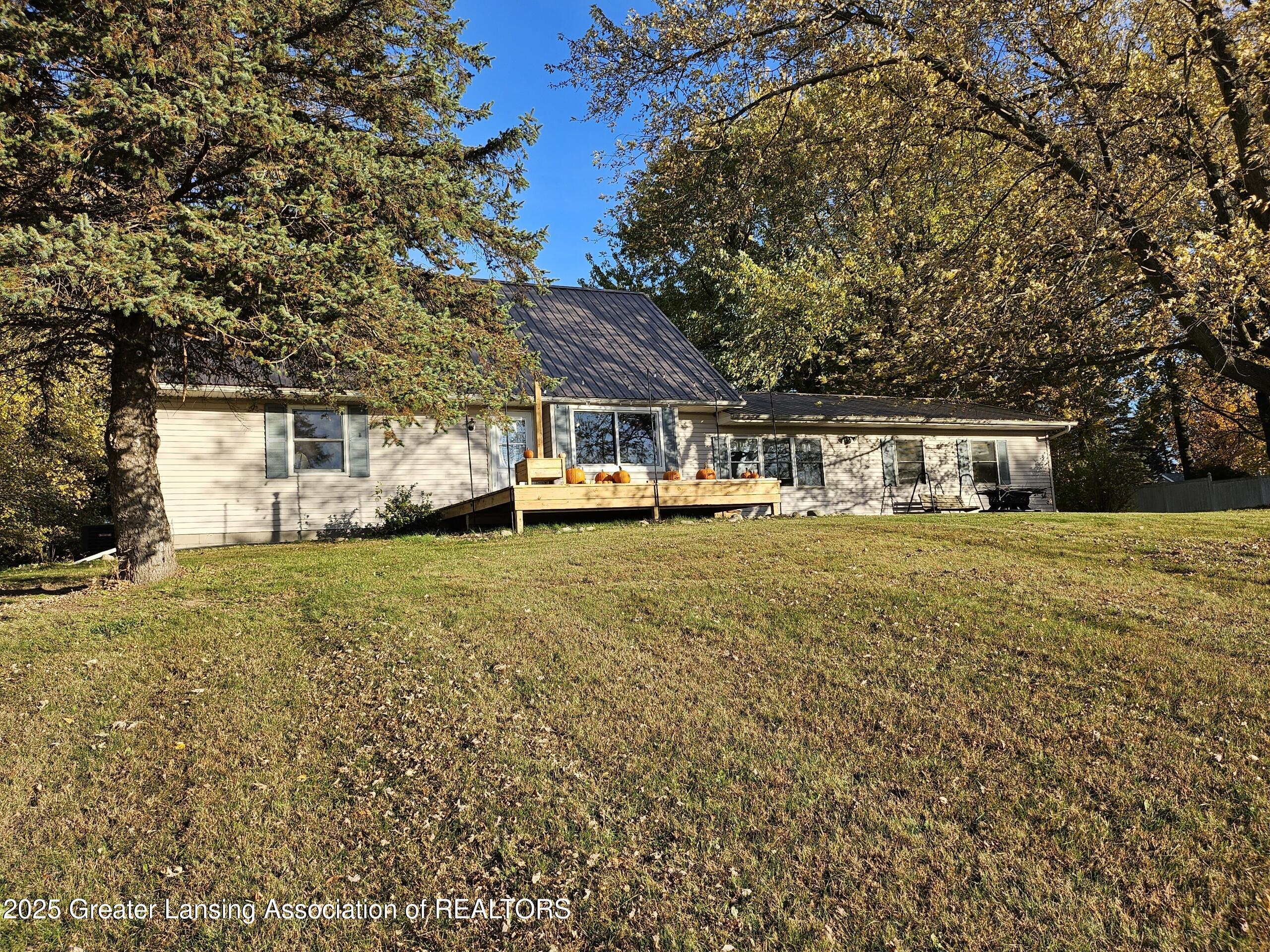 6089 South Loomis Road St. Johns, MI 48879 - Photo 2 of 31 Loomis Rd Home