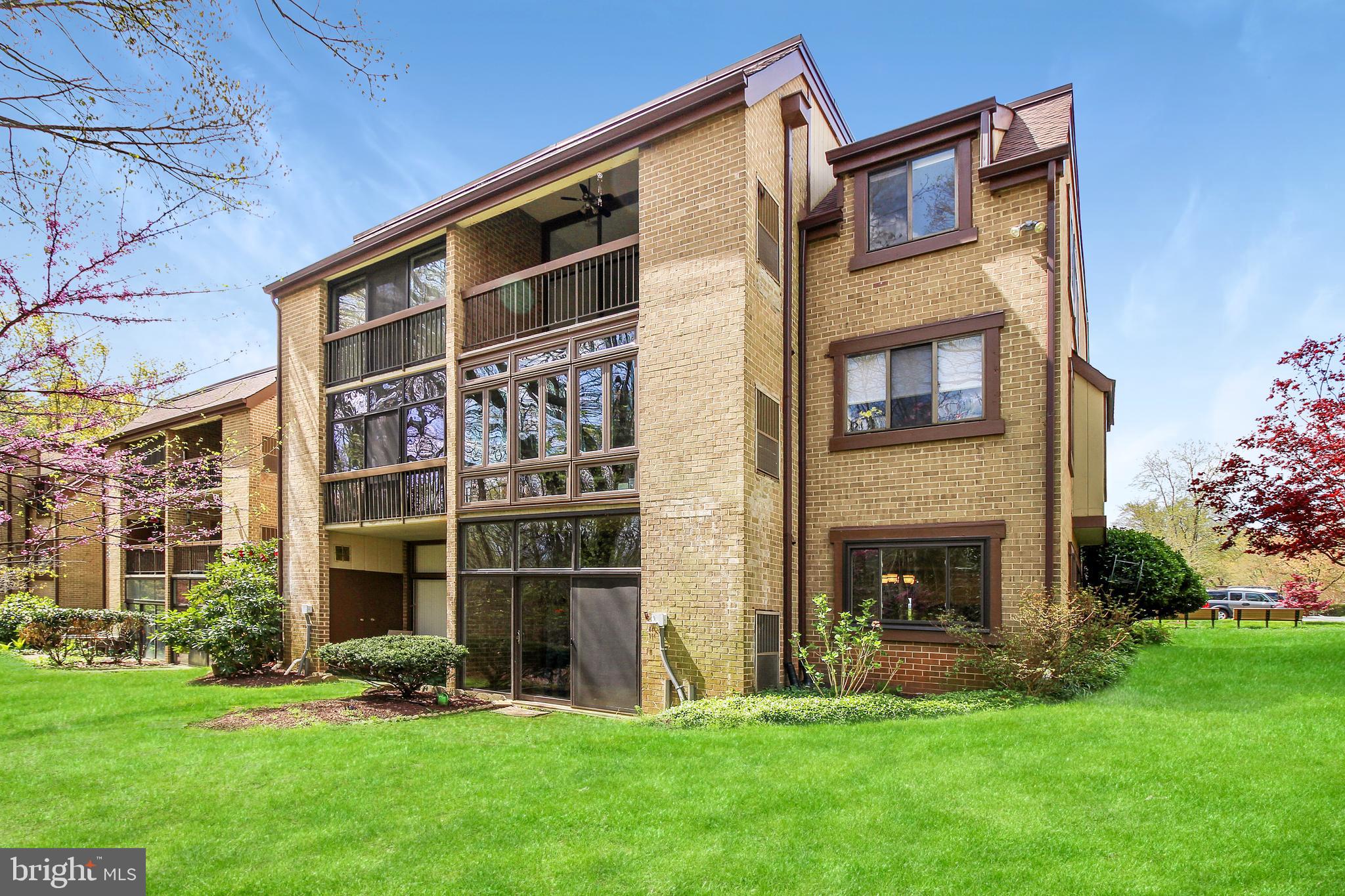 1661 Parkcrest Circle, Unit 100 Reston, VA 20190 - Photo 2 of 20