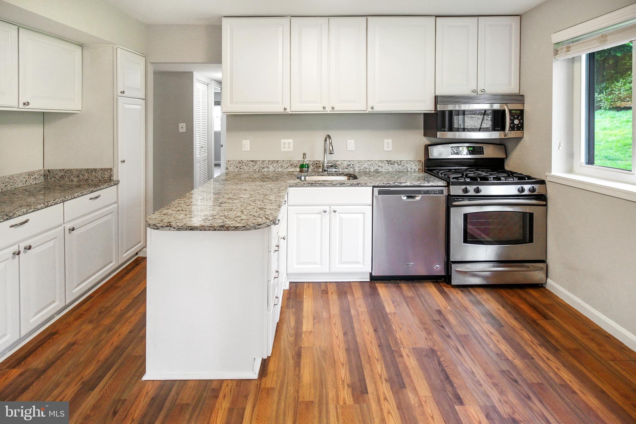 1661 Parkcrest Circle, Unit 100 Reston, VA 20190 - Photo 4 of 20