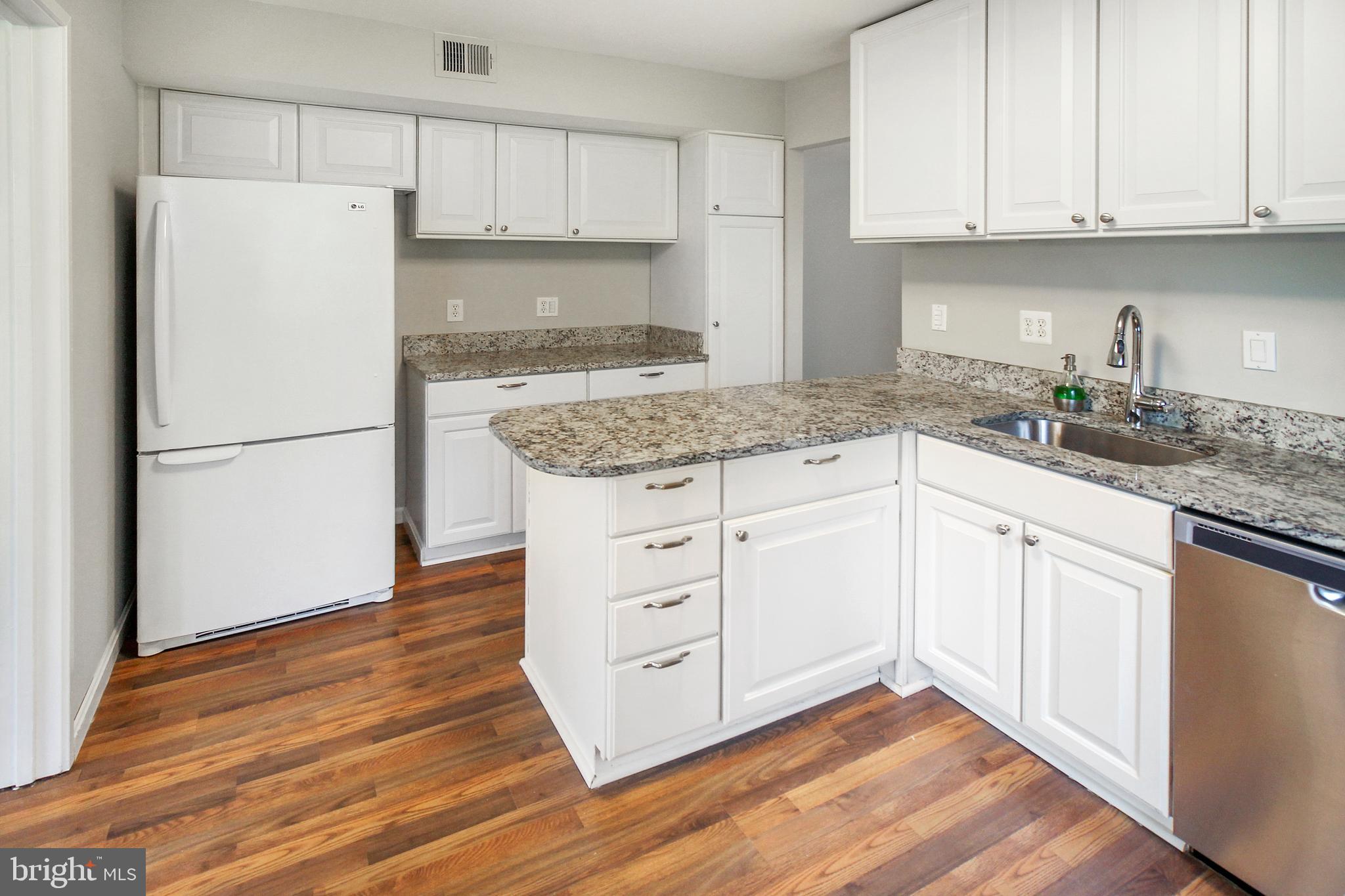1661 Parkcrest Circle, Unit 100 Reston, VA 20190 - Photo 5 of 20