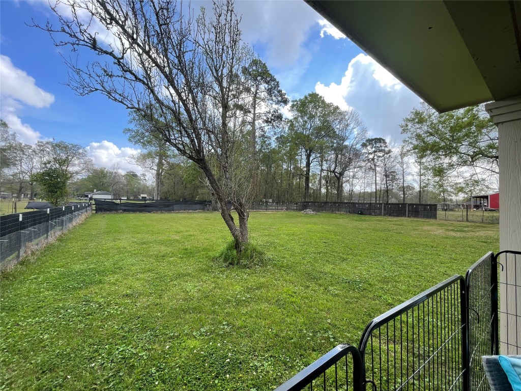 3210 Martha Street Vidor, TX 77662 - Photo 8 of 8 a view of a garden with trees