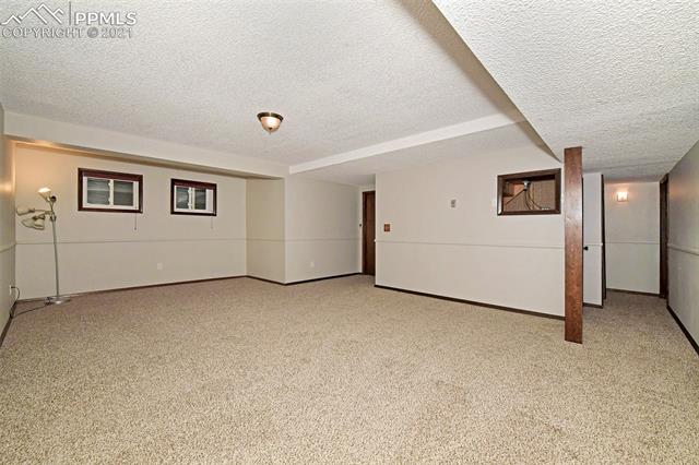 644 Red Cliff Road Colorado Springs, CO 80906 - Photo 15 of 38