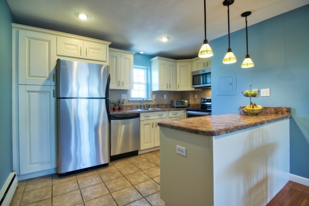 31 Arlington Road, Unit 6 Woburn, MA 01801 - Photo 4 of 12