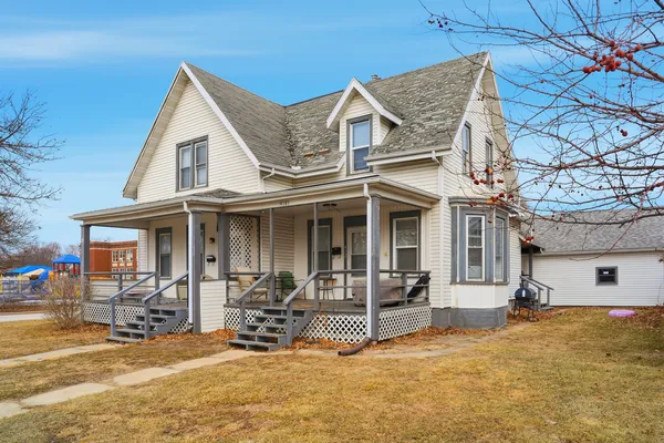 $1,000 | 412 West 4th Street, Sterling, IL 61081