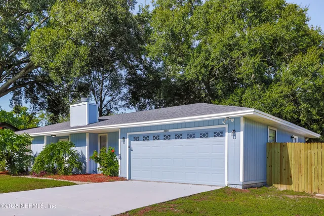 a front view of house with yard