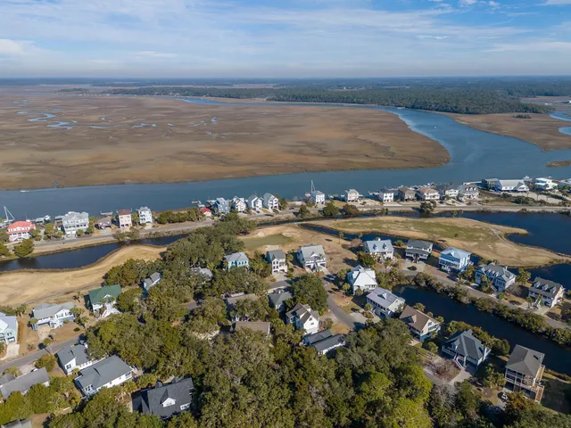$299,800 | 287 Driftwood Lane, Edisto Beach, SC 29438