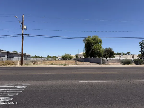 $299,900 | 5225 South 7th Street, Phoenix, AZ 85040