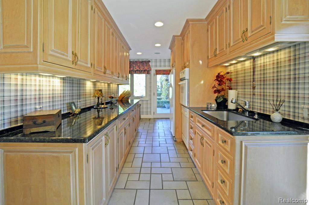 579 Lake Shore Road Grosse Pointe, MI 48236 - Photo 25 of 84 25.jpg