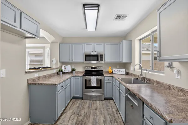 $345,000 | 2412 West St Kateri Drive, Phoenix, AZ 85041