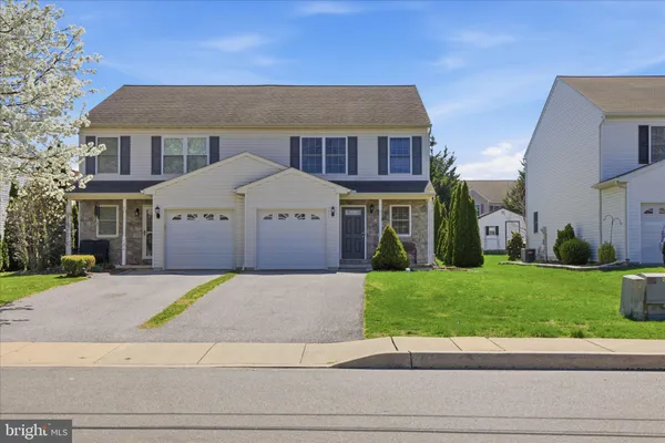 $320,000 | 118 East Broad Street, New Holland, PA 17557