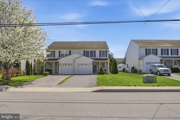 $320,000 | 118 East Broad Street, New Holland, PA 17557