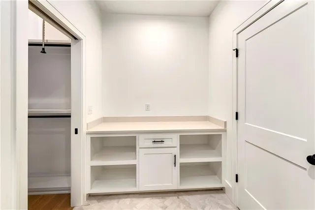 $619,000 | 3932 Southwest Flintrock Drive, Lee's Summit, MO 64082