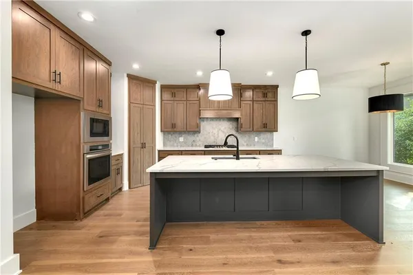 $619,000 | 3932 Southwest Flintrock Drive, Lee's Summit, MO 64082