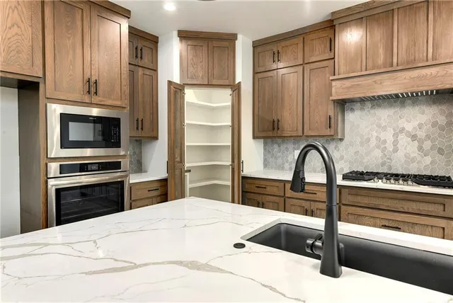 $619,000 | 3932 Southwest Flintrock Drive, Lee's Summit, MO 64082