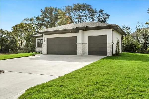 $619,000 | 3932 Southwest Flintrock Drive, Lee's Summit, MO 64082