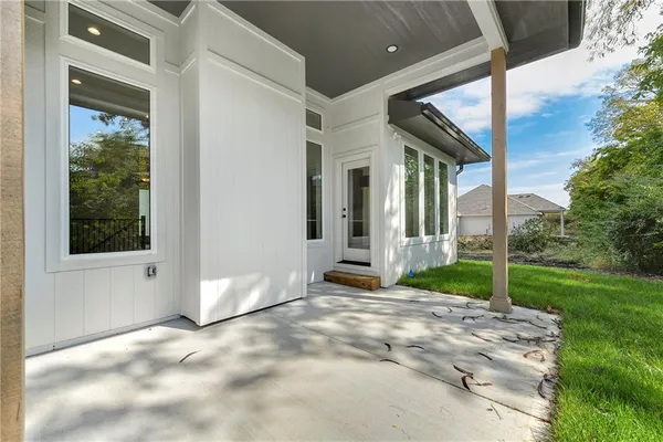 $619,000 | 3932 Southwest Flintrock Drive, Lee's Summit, MO 64082