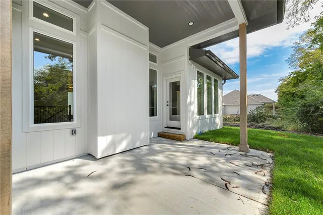 $619,000 | 3932 Southwest Flintrock Drive, Lee's Summit, MO 64082