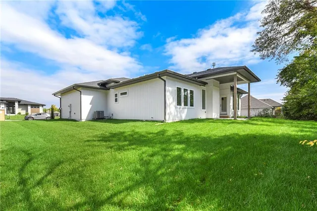 $619,000 | 3932 Southwest Flintrock Drive, Lee's Summit, MO 64082