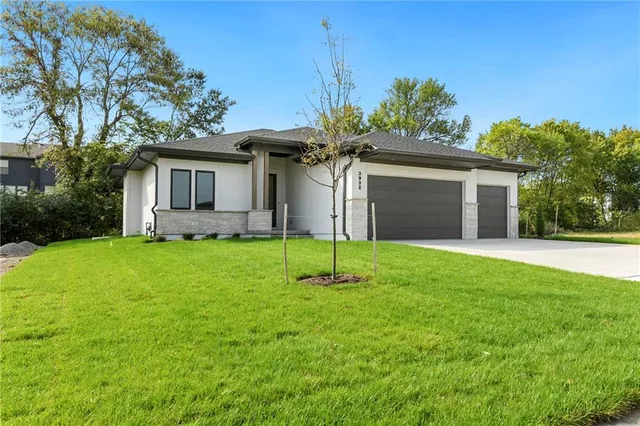 $619,000 | 3932 Southwest Flintrock Drive, Lee's Summit, MO 64082