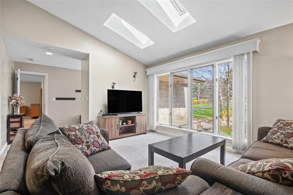 116 Jason Drive Valencia, PA 16059 - Photo 6 of 25