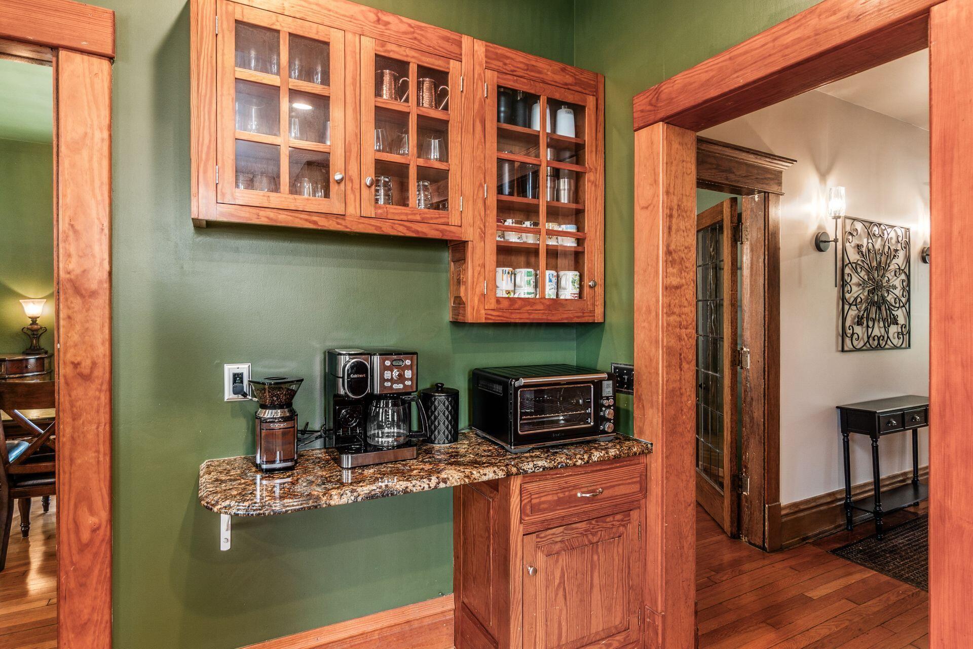 1412 Bryden Road Columbus, OH 43205 - Photo 40 of 87 This small space can be used for a coffee bar or serving station