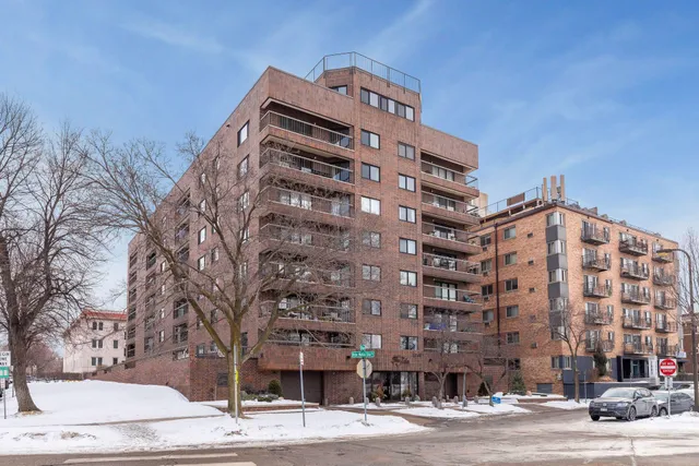 $329,900 | 2885 Knox Avenue South, Unit 404, Minneapolis, MN 55408